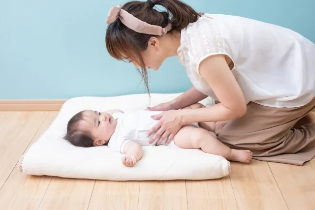 手ぶら登園をサポートするおむつやお布団のイメージイラスト